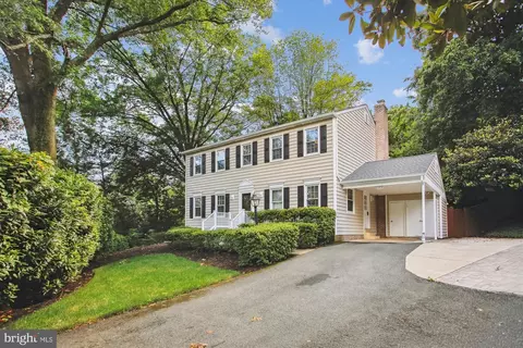 6808 Stoneybrooke Ln, Alexandria, VA 22306