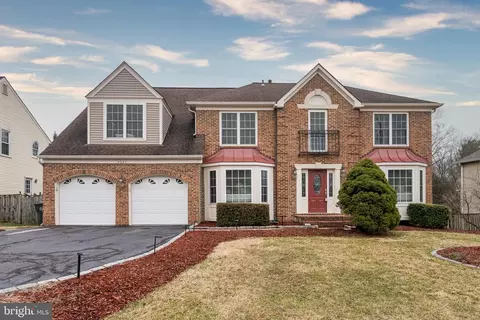 2067 Woodford Rd, Vienna, VA 22182