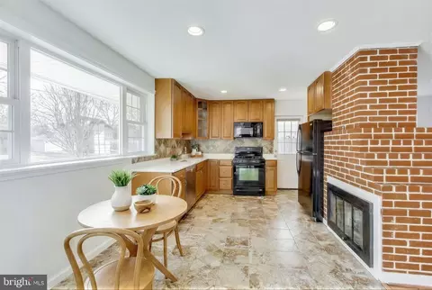 7402 Inzer St, Springfield, VA 22151 photo 6