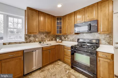 7402 Inzer St, Springfield, VA 22151 photo 5