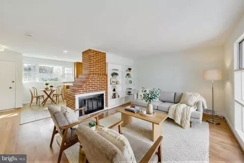 7402 Inzer St, Springfield, VA 22151 photo 10