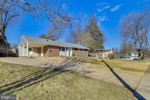7402 Inzer St, Springfield, VA 22151 photo 2