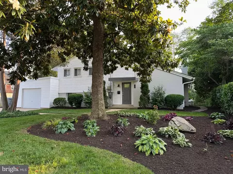 1017 Croton Dr, Alexandria, VA 22308