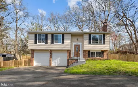 8463 Yellow Leaf Ct, Springfield, VA 22153