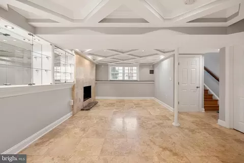Living - 8463 Yellow Leaf Ct, Springfield, VA 22153 photo 4 of 7