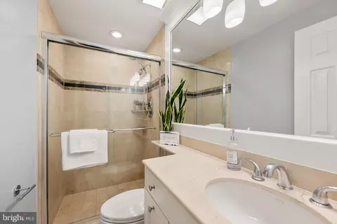 Bath - 8463 Yellow Leaf Ct, Springfield, VA 22153 photo 1 of 3