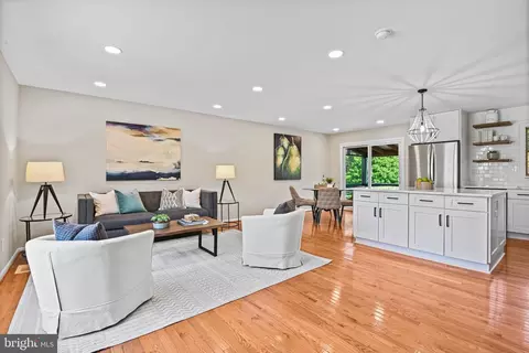 704 Alabama Dr, Herndon, VA 20170