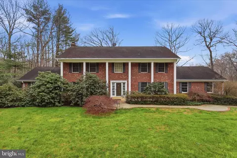 5605 Smoke Rise Ln, Fairfax Station, VA 22039