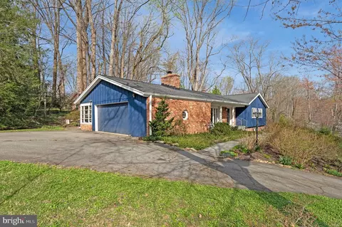 Exterior - 1438 Brookhaven Dr, Mclean, VA 22101 photo 9 of 23