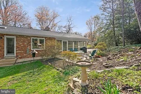 Exterior - 1438 Brookhaven Dr, Mclean, VA 22101 photo 14 of 23