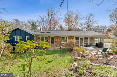 Exterior - 1438 Brookhaven Dr, Mclean, VA 22101 photo 13 of 23