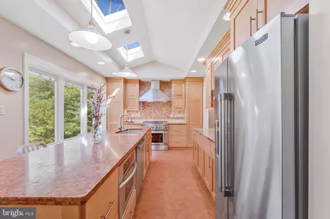 Kitchen - 1438 Brookhaven Dr, Mclean, VA 22101 photo 6 of 6