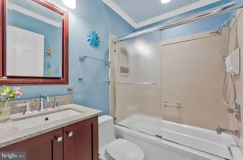 Bath - 1438 Brookhaven Dr, Mclean, VA 22101 photo 2 of 3
