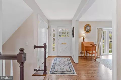 Entry Way - 1438 Brookhaven Dr, Mclean, VA 22101 photo 2 of 3