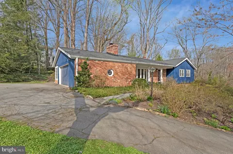 Exterior - 1438 Brookhaven Dr, Mclean, VA 22101 photo 8 of 23