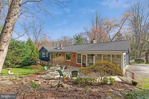 Exterior - 1438 Brookhaven Dr, Mclean, VA 22101 photo 18 of 23