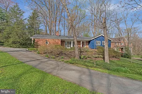 Exterior - 1438 Brookhaven Dr, Mclean, VA 22101 photo 6 of 23