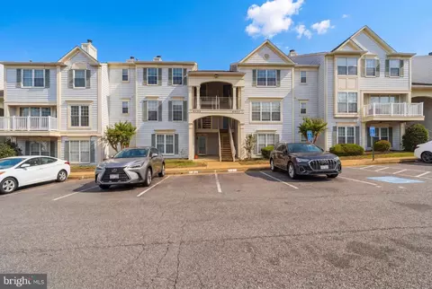 8206 B Crossbrook Ct #201, Lorton, VA 22079