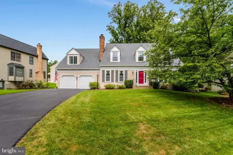 5300 Lindsay St, Fairfax, VA 22032