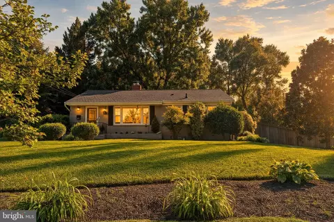 2001 Paul Spring Pkwy, Alexandria, VA 22308