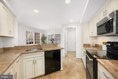 Kitchen - 1509 Deer Point Way, Reston, VA 20194 photo 3 of 3