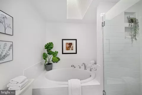 Bath - 1509 Deer Point Way, Reston, VA 20194 photo 2 of 4