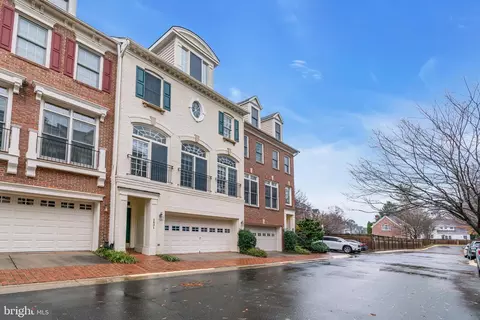 1631 Colonial Hills Dr, Mclean, VA 22102