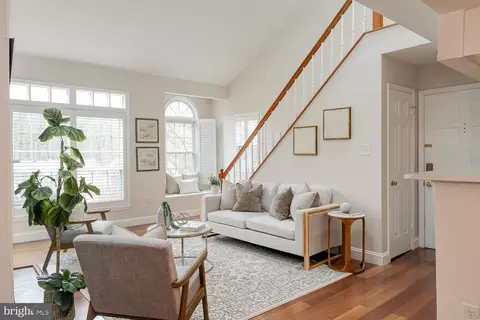 2224 Springwood Dr #J, Reston, VA 20191