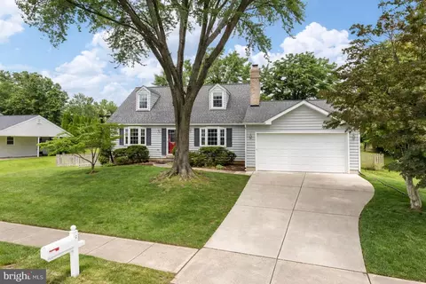10118 Spinning Wheel Ct, Fairfax, VA 22032