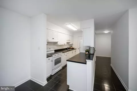 Entry Way - 5902 Queenston St # -B, Springfield, VA 22152 photo 2 of 4