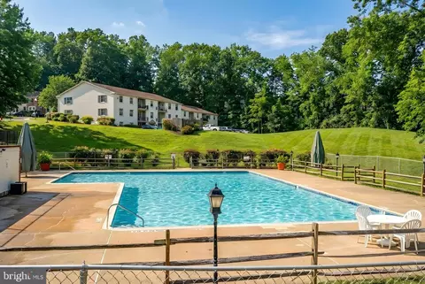 Exterior - 5902 Queenston St # -B, Springfield, VA 22152 photo 1 of 4