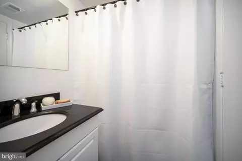 Bath - 5902 Queenston St # -B, Springfield, VA 22152 photo 2 of 3
