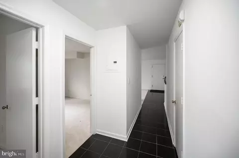 Entry Way - 5902 Queenston St # -B, Springfield, VA 22152 photo 3 of 4