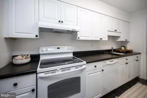 Kitchen - 5902 Queenston St # -B, Springfield, VA 22152 photo 1 of 2