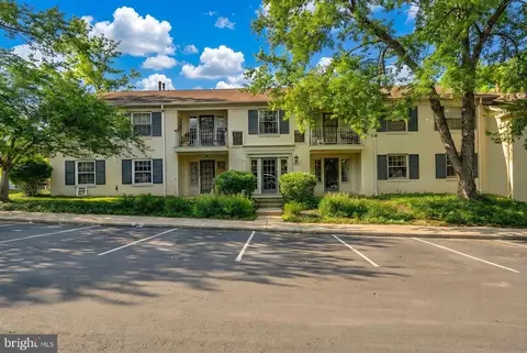 5902 Queenston St # -B, Springfield, VA 22152