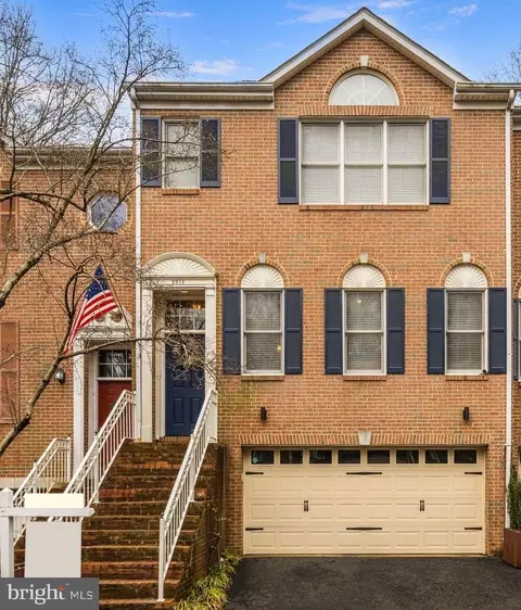 2914 Oakton Crest Pl, Vienna, VA 22181
