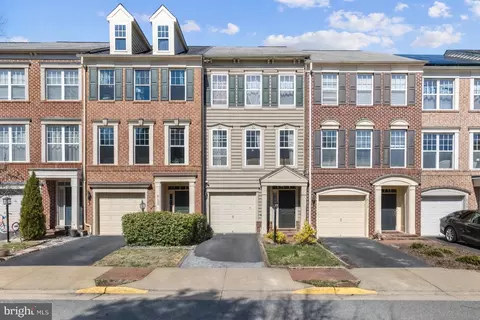 8135 Dove Cottage Ct, Lorton, VA 22079