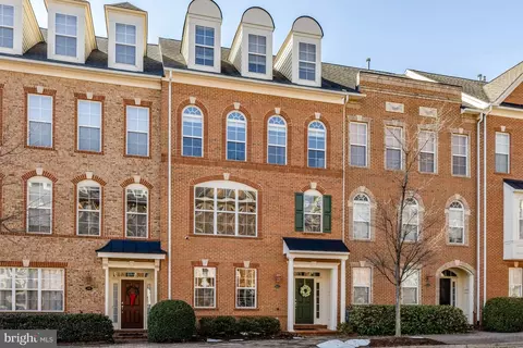 120 Fortnightly Blvd, Herndon, VA 20170