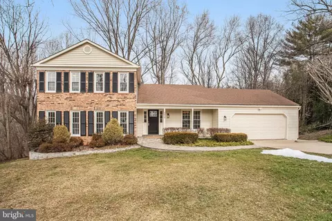 9824 Fosbak Dr, Vienna, VA 22182