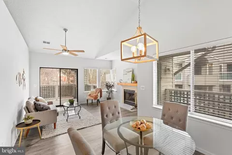 11731 E Summerchase Cir #1731E, Reston, VA 20194