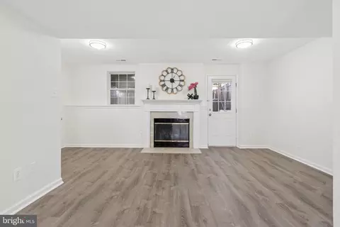 Living - 6350 Racetec Pl, Springfield, VA 22150 photo 1 of 3