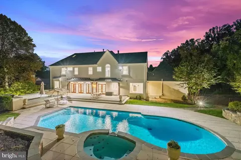 1404 Wynhurst Ln, Vienna, VA 22182