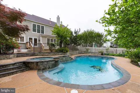 8308 Greentree Manor Ln, Fairfax Station, VA 22039