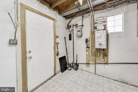 Entry Way - 5300 Easton Dr, Springfield, VA 22151 photo 3 of 3