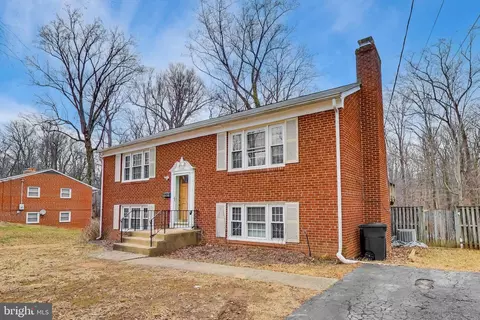 Exterior - 5300 Easton Dr, Springfield, VA 22151 photo 2 of 9