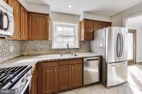Kitchen - 5300 Easton Dr, Springfield, VA 22151 photo 1 of 2