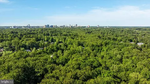 View/Area - 7818 Georgetown Pike, Mclean, VA 22102 photo 2 of 4