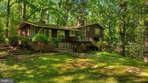 Exterior - 7818 Georgetown Pike, Mclean, VA 22102 photo 7 of 15