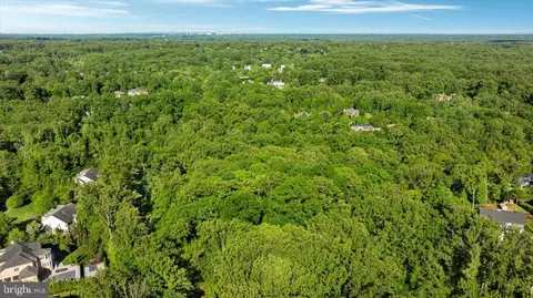 View/Area - 7818 Georgetown Pike, Mclean, VA 22102 photo 3 of 4