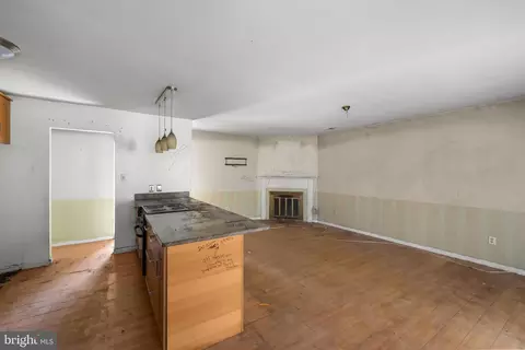 Living - 11308 Geddys Ct, Reston, VA 20191 photo 2 of 2